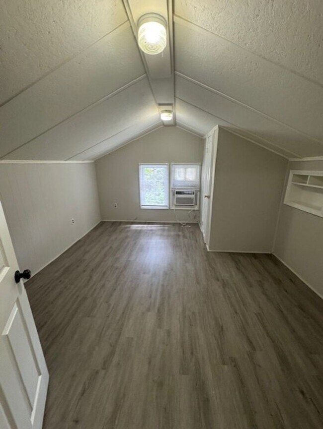 Building Photo - 477 Lucas Ct