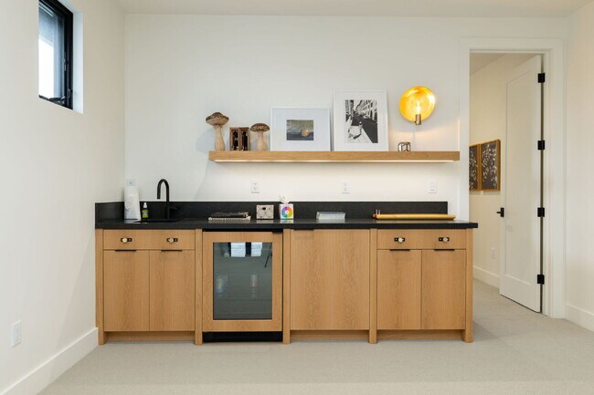Building Photo - Beautiful Fully Furnished Custom Home in Rancharrah