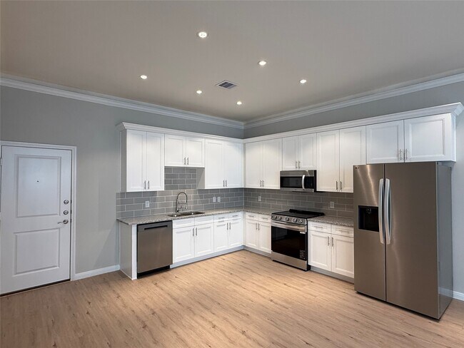 Building Photo - 15705 Sterling Knight Dr