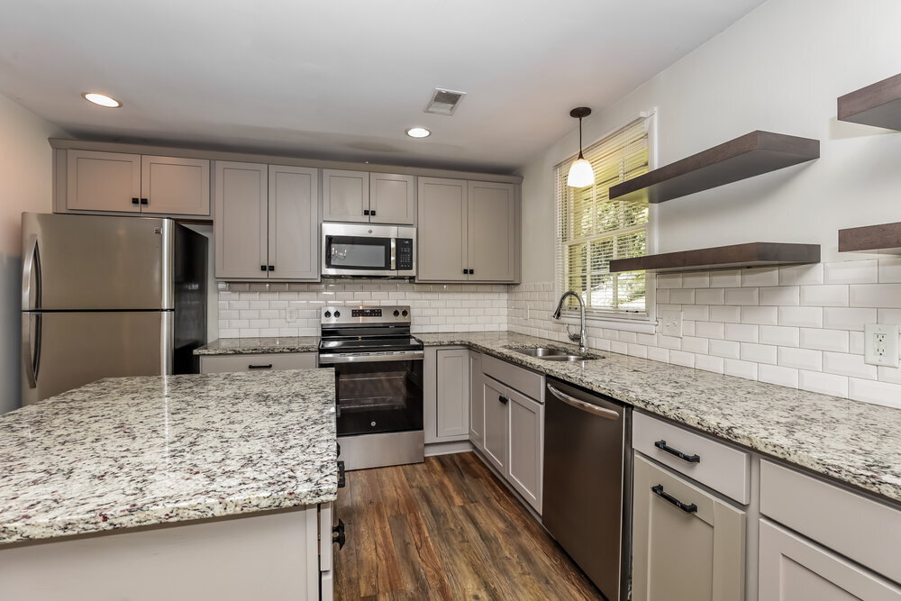 Building Photo - 121 Lakeside Park Dr