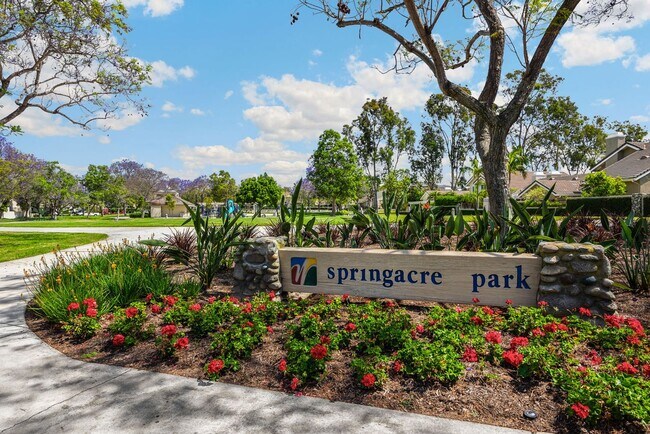 Building Photo - 3 Bed, 3 Bath townhome in Woodbridge Village