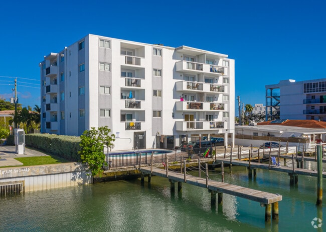 Primary Photo - Crespi Apartments