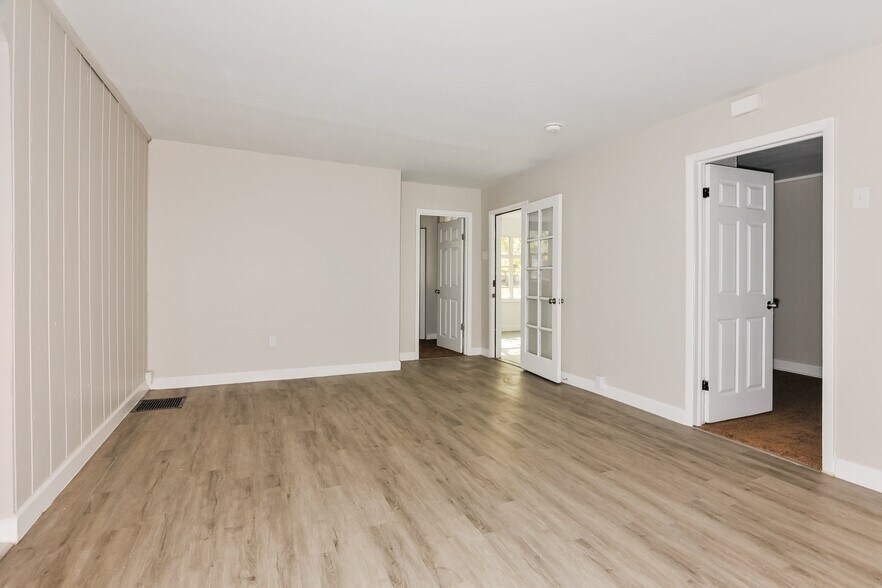 Building Photo - 2414 Gass Ave