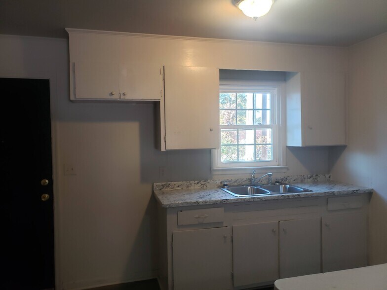 Building Photo - 219 Nichol St