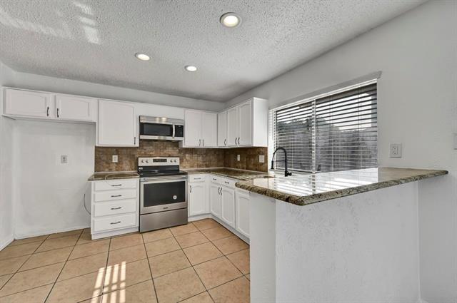Building Photo - 2713 Charter Oak Dr