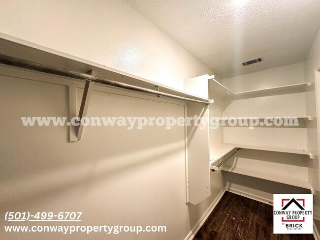 Building Photo - 1440 Pyramid Dr
