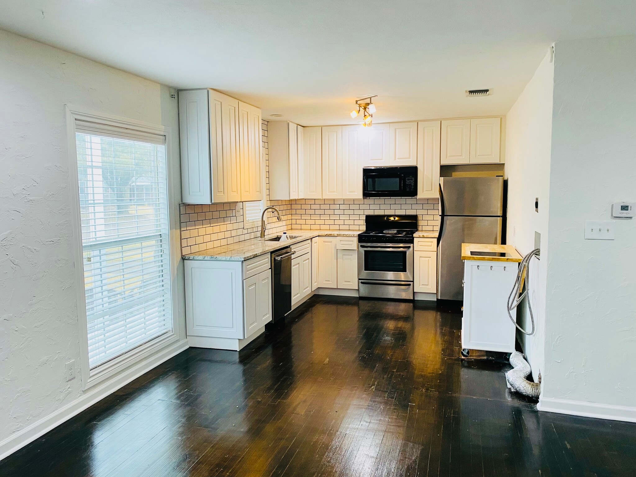 Building Photo - 4217 Donnelly Ave