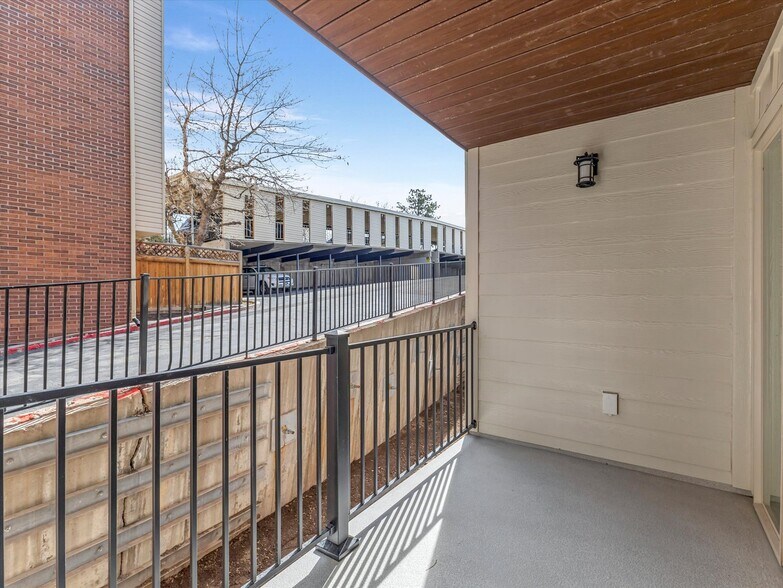 Building Photo - 1032 E 400 S