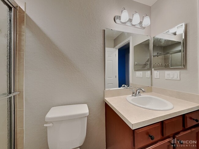 Building Photo - 921 Kingfisher Dr