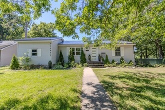 Building Photo - 2 Bed / 1 Bath Bungalow on Rose Street