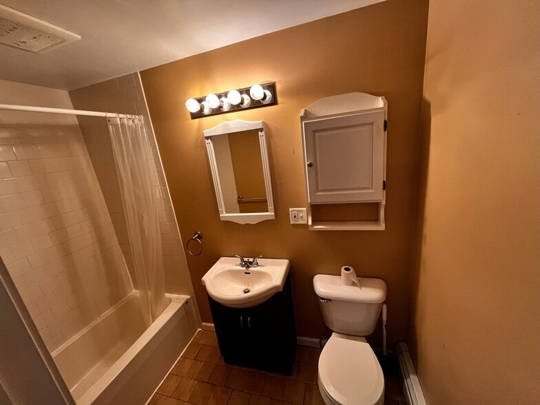 Building Photo - 47 Sheldon St