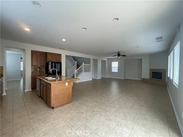 Building Photo - 37280 Parkway