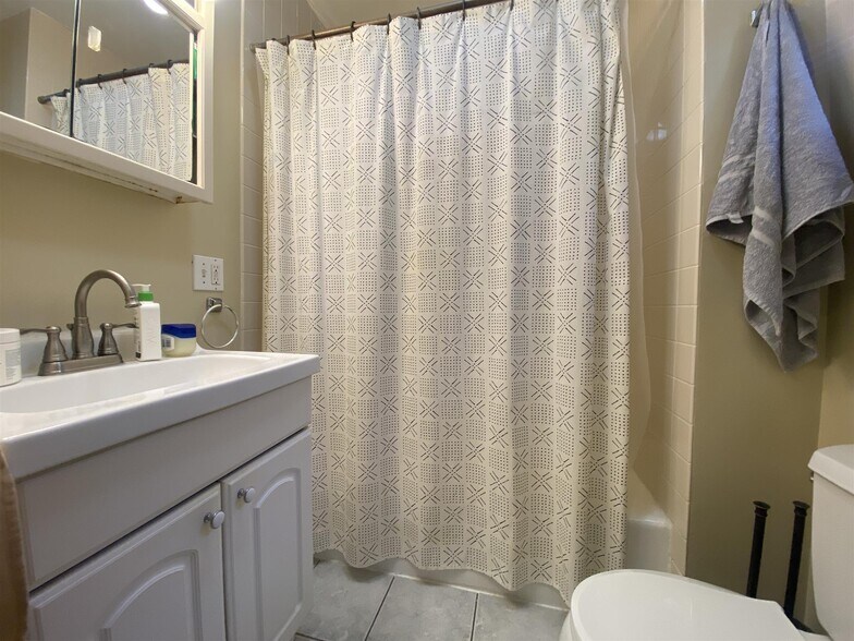 Building Photo - 359 Columbia St