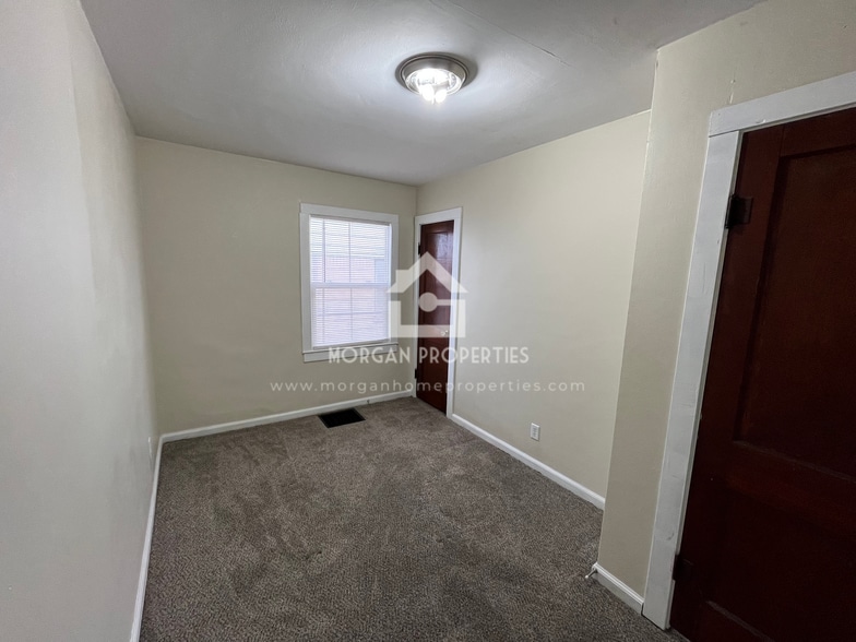 Building Photo - 1229 W 13th St