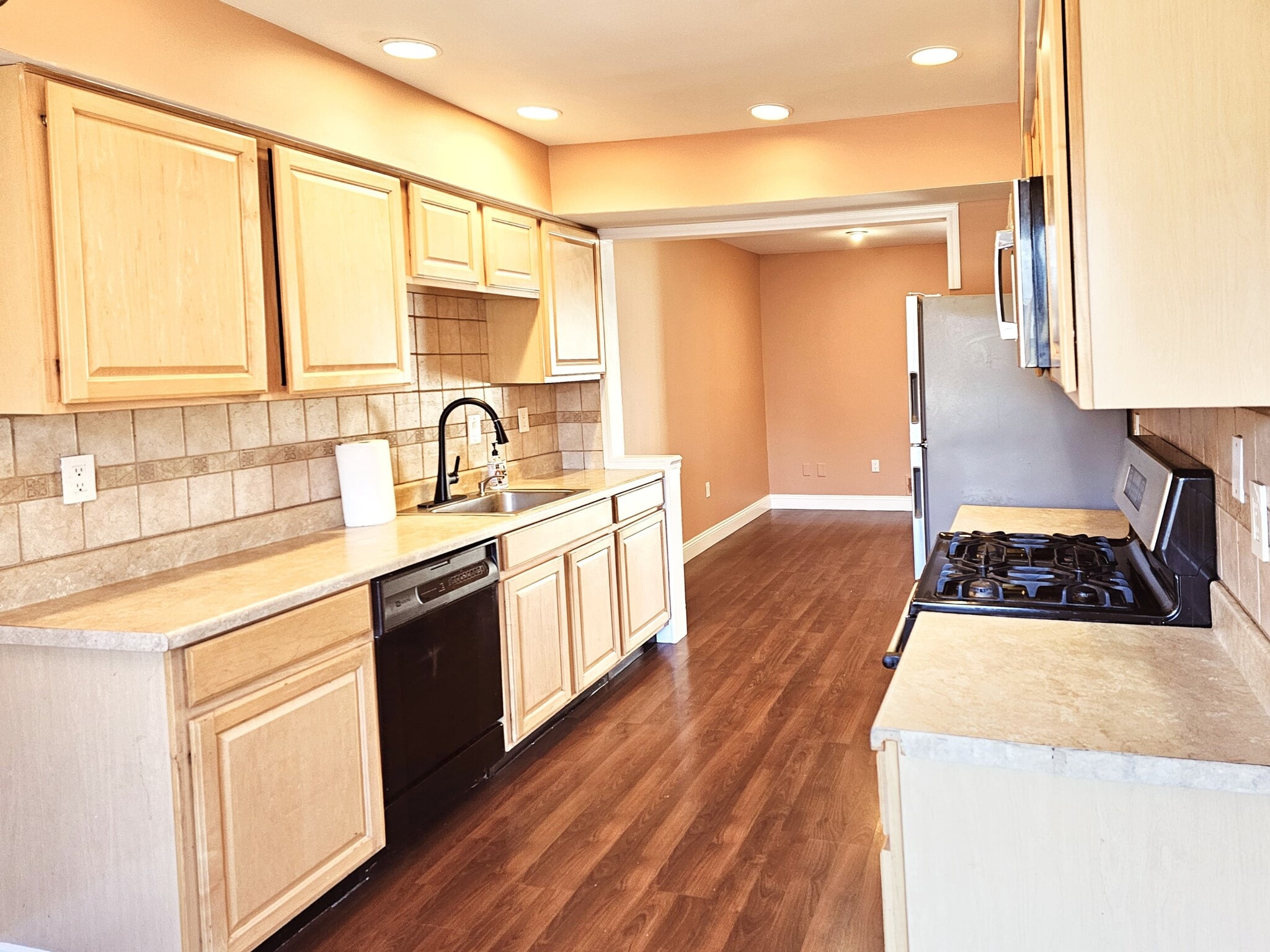 Building Photo - 37 Anderson Ct