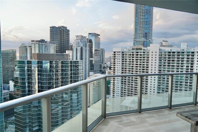 Building Photo - 1300 Brickell Bay Dr