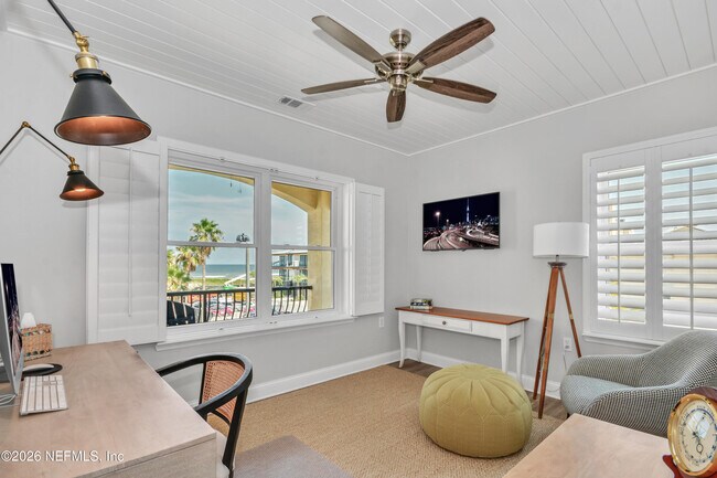 Building Photo - 922 1st St S