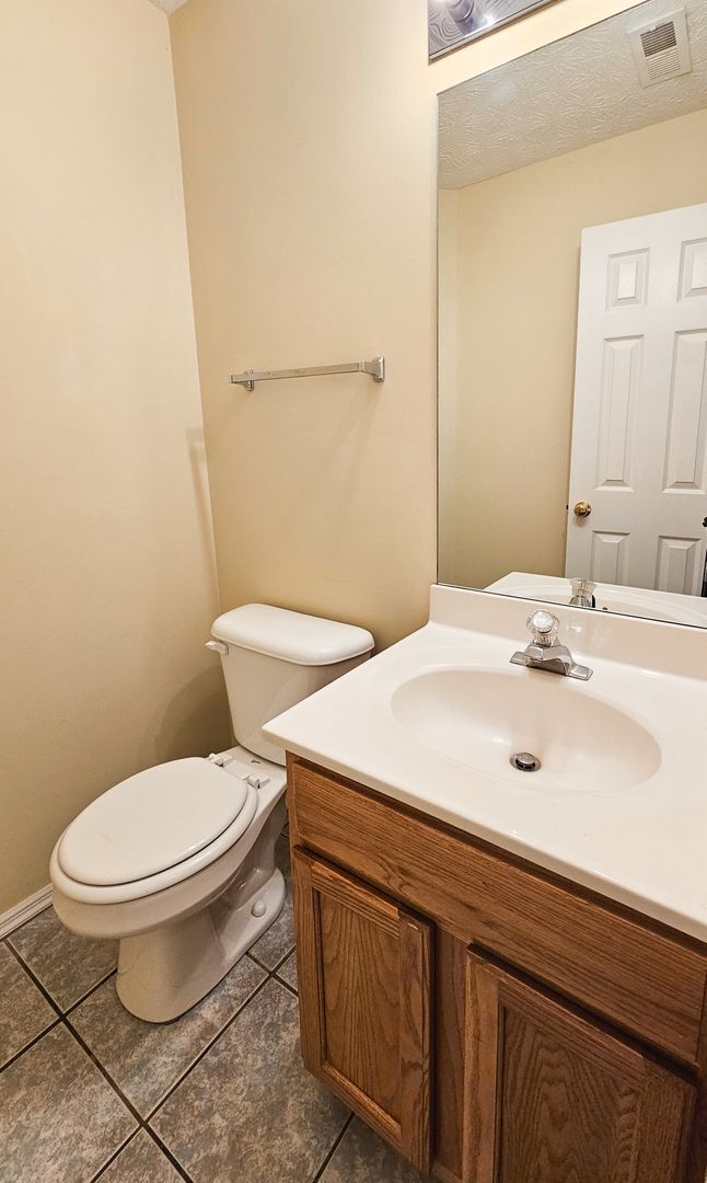 Building Photo - Knoxville 37934 - 3 bed 2.5 bath Condo - Contact Ryan Fogarty 865-333-4840