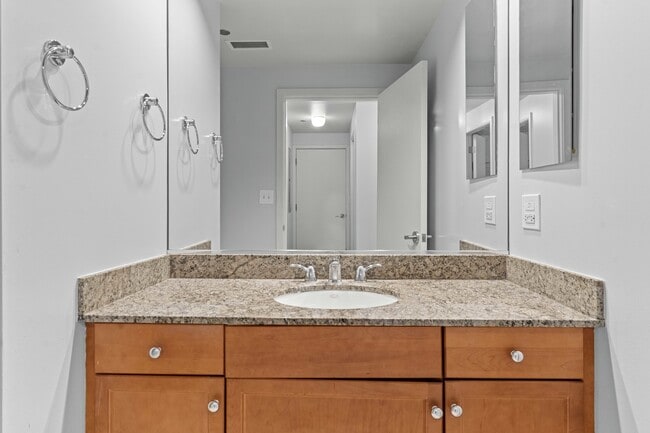 Building Photo - 130 N Garland Ct