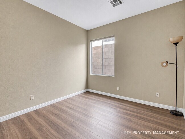 Building Photo - 2294 Tedesca Dr
