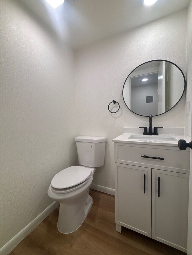 Building Photo - Lots of space and flexibility in a convenient Wheat Ridge Location