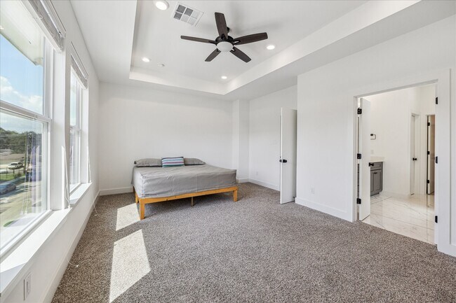 Building Photo - 4854 Brinkman St