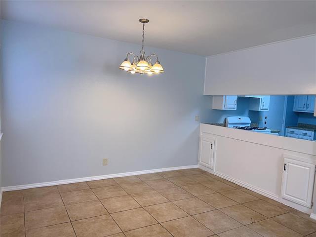 Building Photo - 2416 Lakeview Cir
