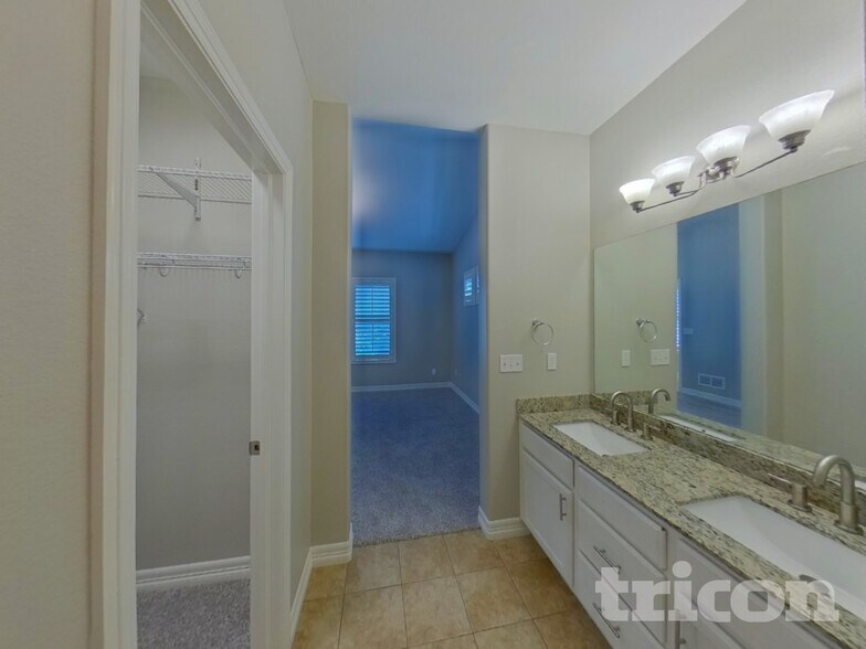 Building Photo - 6697 Cottonwood Tree Dr