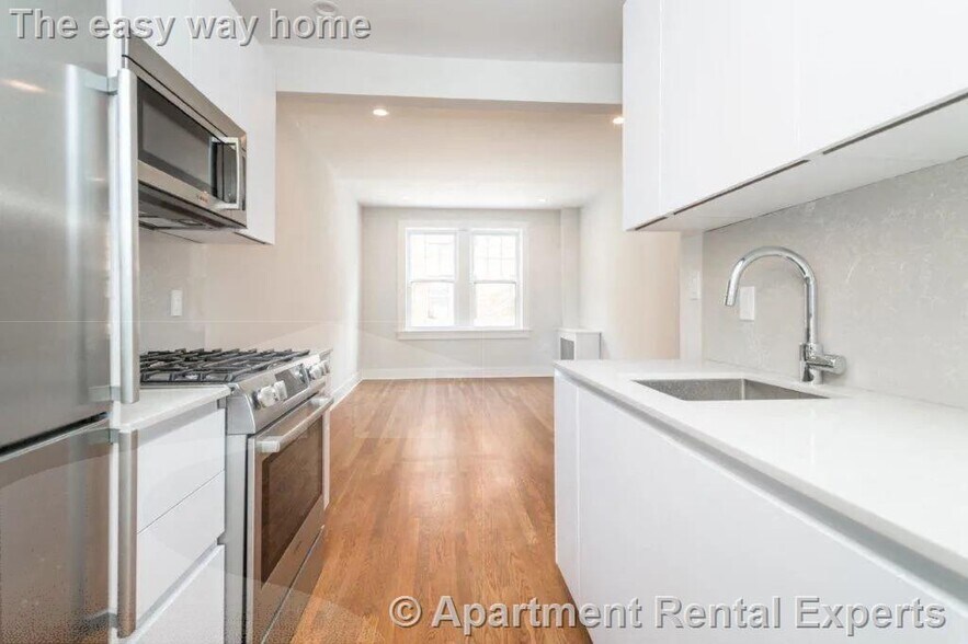 Building Photo - 17 A Forest St