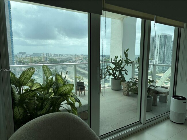 Building Photo - 1040 Biscayne Blvd