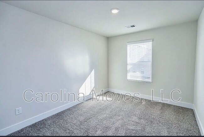 Building Photo - 609 Purteview Pl