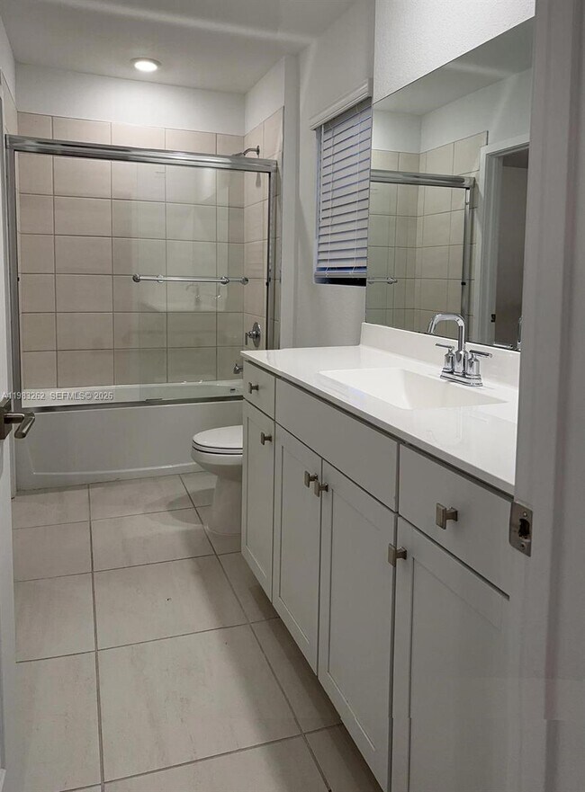 Building Photo - 200 SE 5th Ct