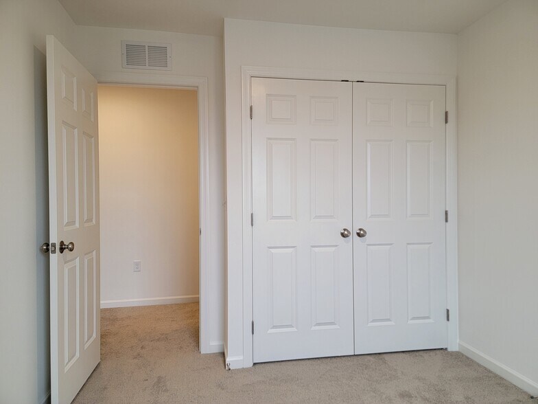 Building Photo - 2485 Artesian Way