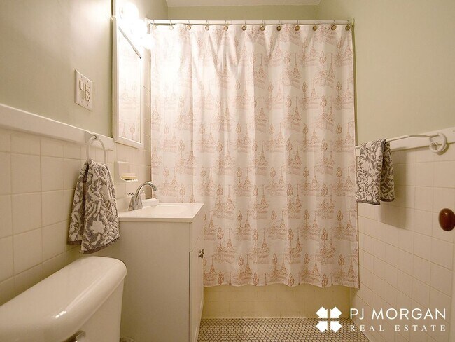 Building Photo - 5022I