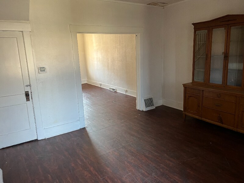 Building Photo - 1619 Lenz Ave