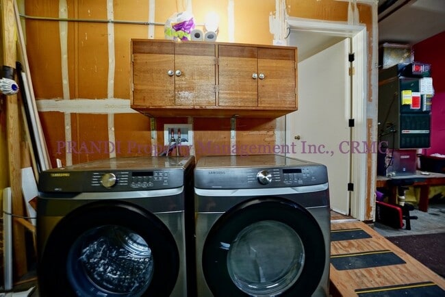 Building Photo - Spacious San Marin Home with Pool!