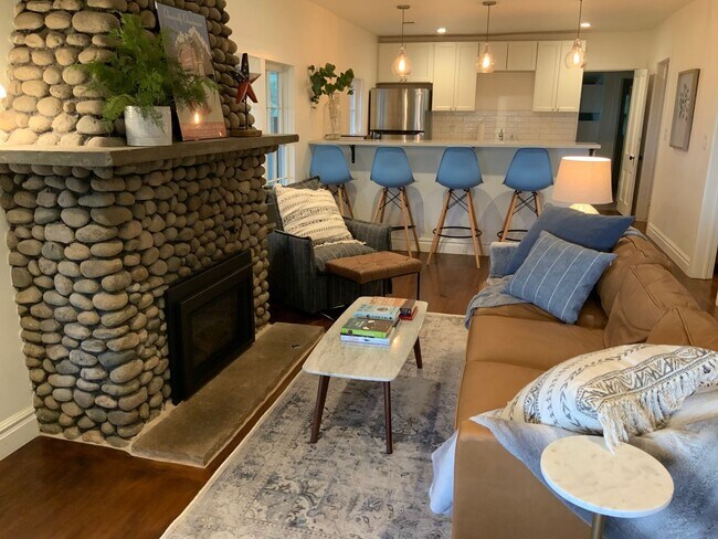 Building Photo - Masterfully renovated 1898 bungalow Chautauqua Park