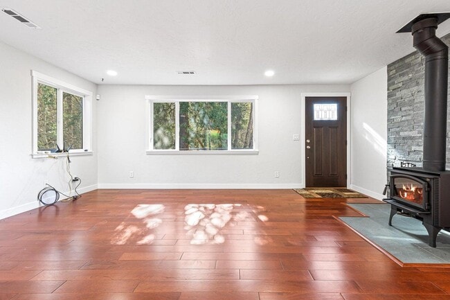 Building Photo - 2677 Humbug Creek Rd