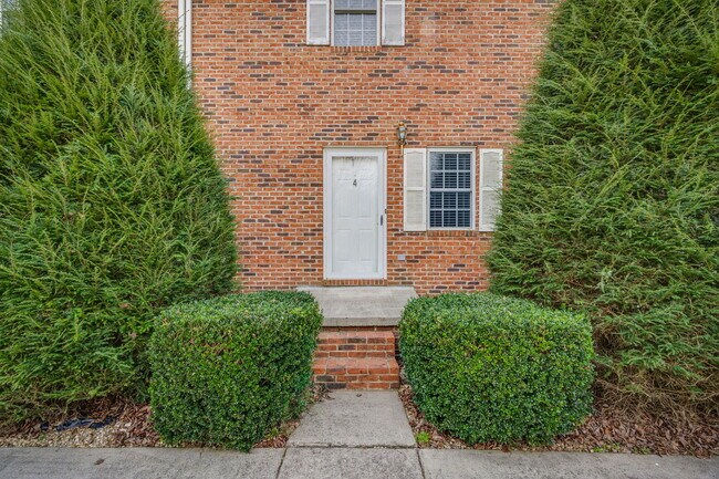 Front entrance - 118 Lori Ann Dr