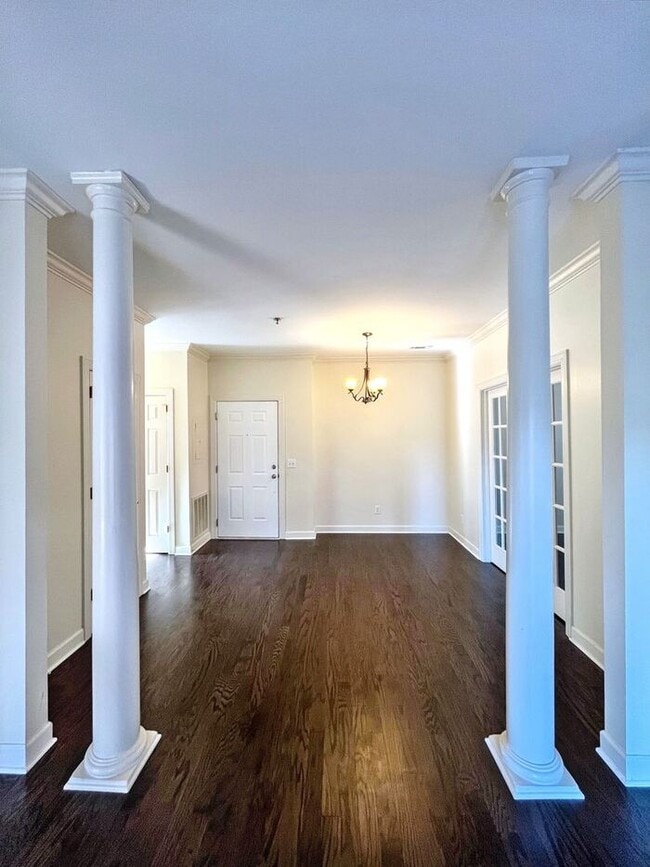 Building Photo - Lovely 1 Bed & 1.5 Bath Condo in Nashville...