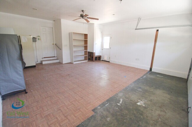 Building Photo - $4895 - Large beautiful 3/2 Home located i...