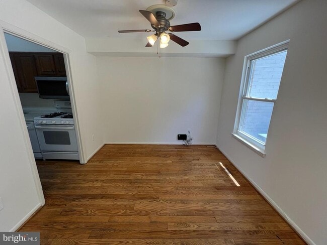 Building Photo - 5566 Burnside Dr