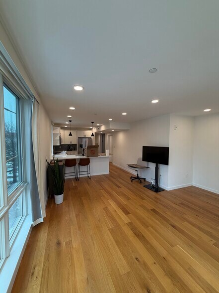 Building Photo - 175 Gove St