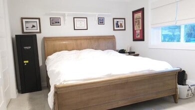 Building Photo - 1459 Point Way