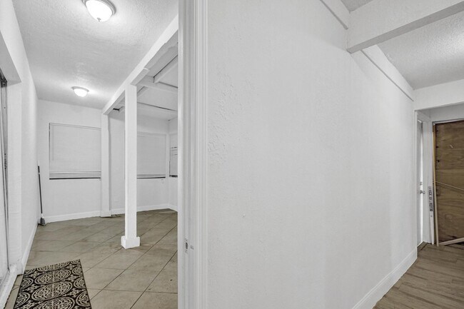 Building Photo - 651 SW 15th St