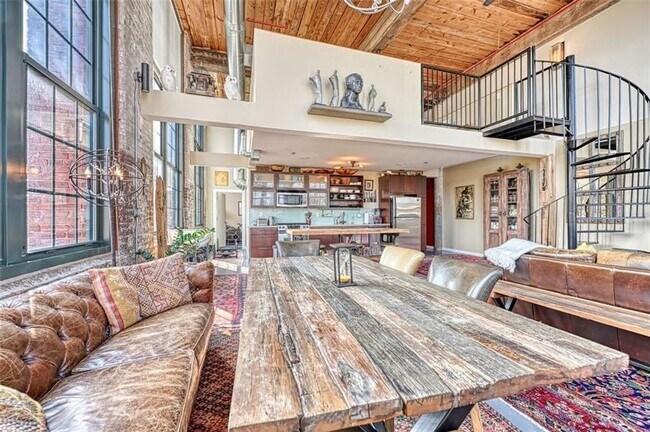 Building Photo - 170 Boulevard SE