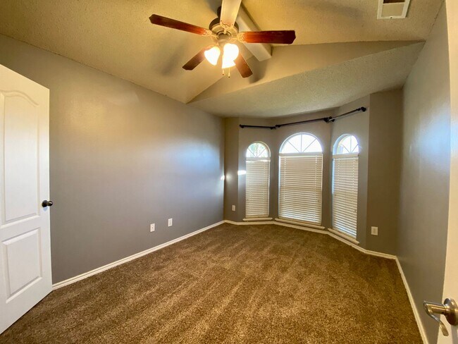 Building Photo - Patio Lovers Dream