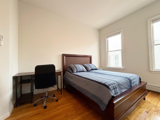 Building Photo - 358 3rd St