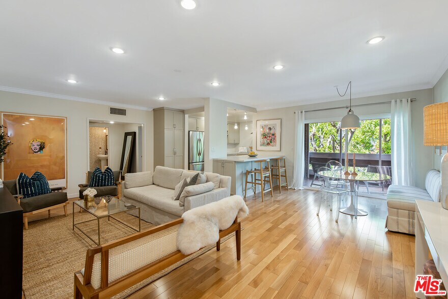 Building Photo - 8550 Holloway Dr