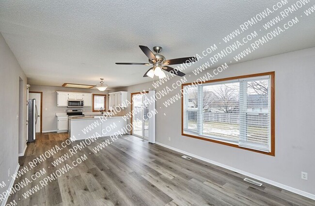 Building Photo - 1913 NW Pleasant St